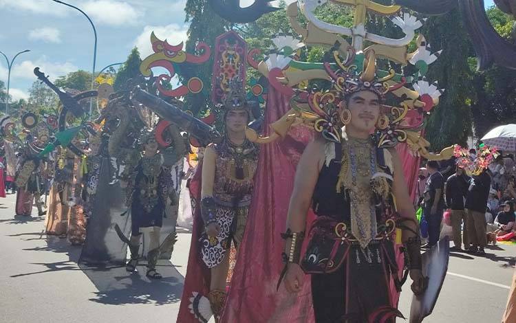Karnaval Budaya Festival Budaya Isen Mulang 2025 Meriahkan Palangka Raya dengan Keanekaragaman Budaya
