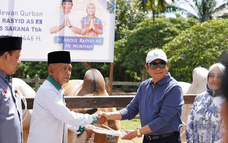 Keluarga Besar H Abdul Rasyid AS dan PT SSMS Tbk Kembali Salurkan 135 Hewan Kurban Jelang Idul Adha 1446 H