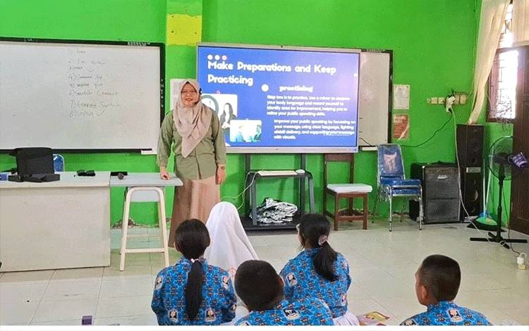 Guru SMAN 1 Pangkalan Bun Sebut Digitalisasi Permudah Akses Materi dan Pelatihan