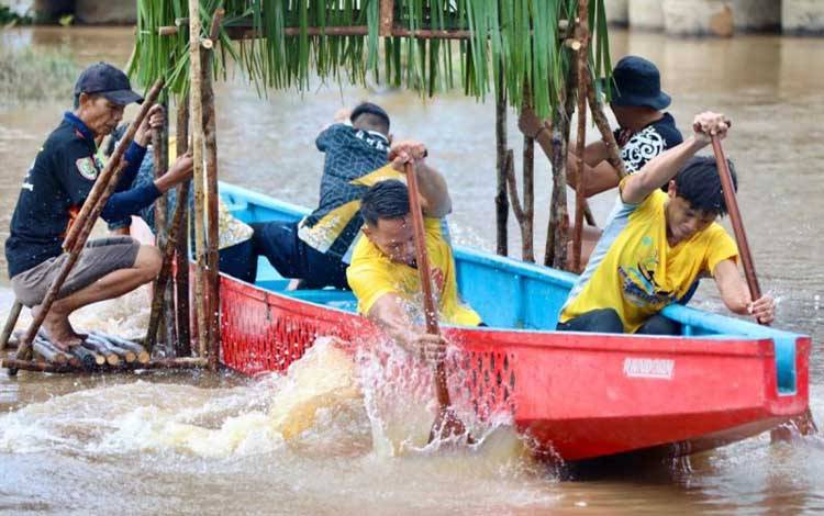 Besei Kambe Jadi Daya Tarik Utama Festival Budaya Isen Mulang 2025