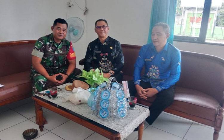 Pererat Sinergi, Camat Kapuas Hilir Kunjungi Koramil dan Polsek