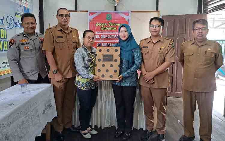 Pemerintah Kecamatan Kapuas Hilir Gelar Sertijab Lurah Hampatung