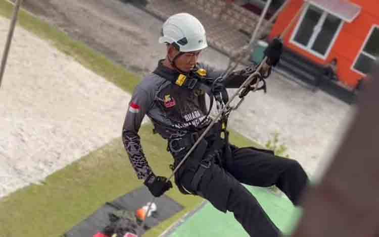 Ditsamapta Polda Kalteng dan Basarnas Tingkatkan Keterampilan Personel