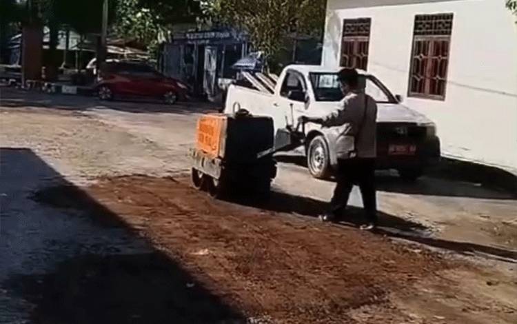 Dinas PUPR Palangka Raya Perbaiki Jalan dan Bersihkan Pasar Datah Manuah
