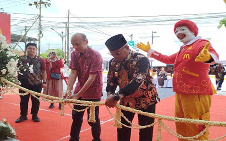 Hadiri Grand Opening McDonalds Pangkalan Bun, Wabup Kobar Harap Dorong Ekonomi dan Pariwisata Daerah