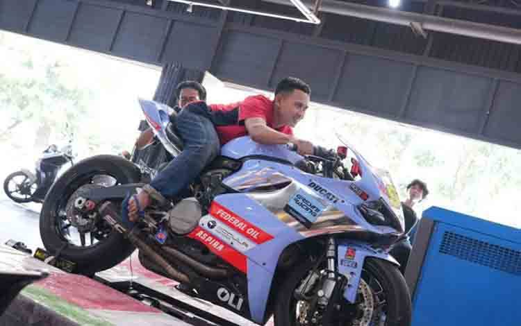 Federal Oil Hadirkan Simulator Menggunakan Ducati Panigale 899.