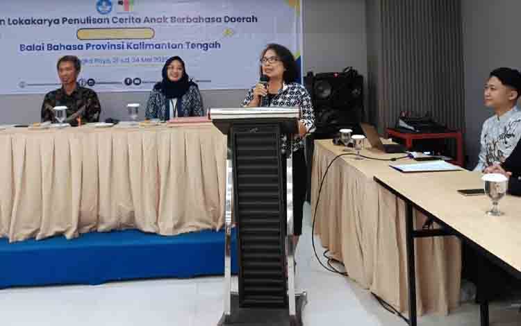 Semangat Tak Pernah Pudar: Kisah Lelay Nangkai Puji di Lokakarya Penulisan Cerita Anak Berbahasa Daerah