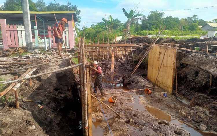Wali Kota Realisasikan Pembangunan Jembatan Box untuk Warga Jalan AMD Petuk Katimpun