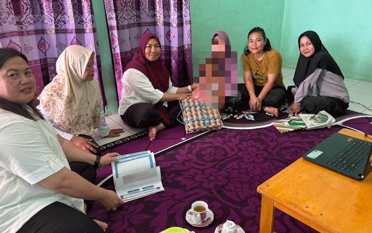 Lurah Panarung Beri Bantuan Cegah Stunting di Palangka Raya