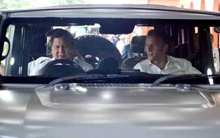 Momen Prabowo Sopiri Macron Naik Maung saat Kunjungi Akmil Magelang