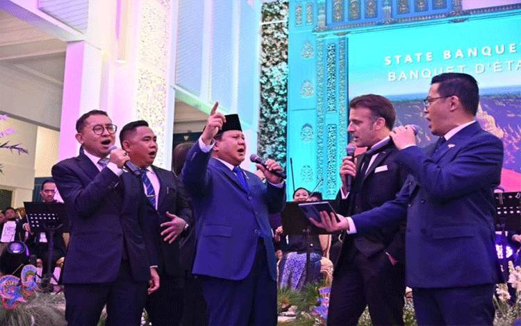 Momen Macron dan Prabowo Bernyanyi hingga Bertemu Bobby Kertanegara