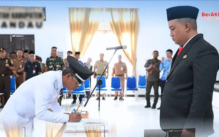 Bupati Lamandau Lantik 37 Pj Kepala Desa, Tegaskan Komitmen Bangun Desa