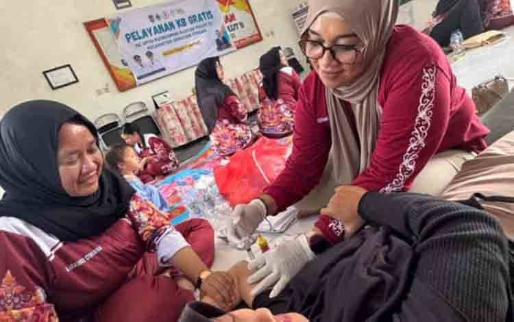Peringati HUT ke-74, Pengurus IBI Seruyan Gelar Bakti Sosial KB