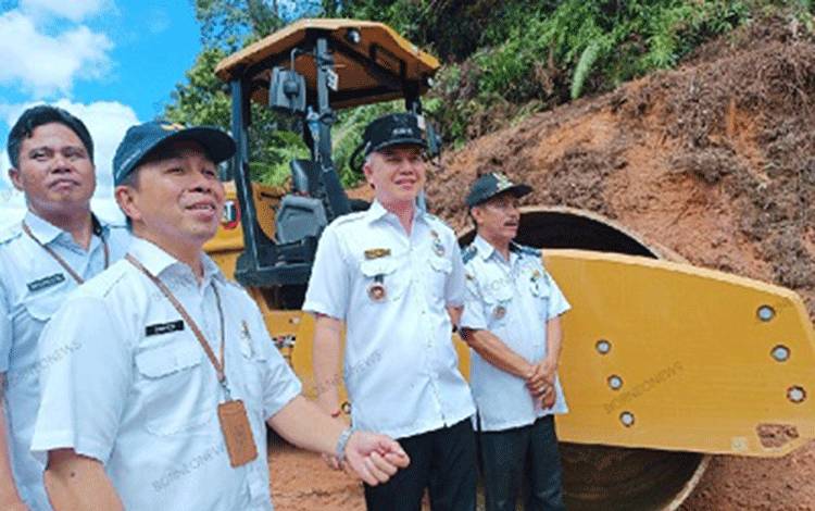 100 Hari Kerja Bupati-Wakil Bupati Gunung Mas, Tangani Jalan Kabupaten