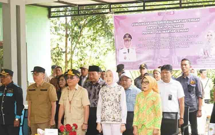 Ketua TP-Posyandu Kalteng Tekanakan 6 Bidang SPM di Desa Riam Durian