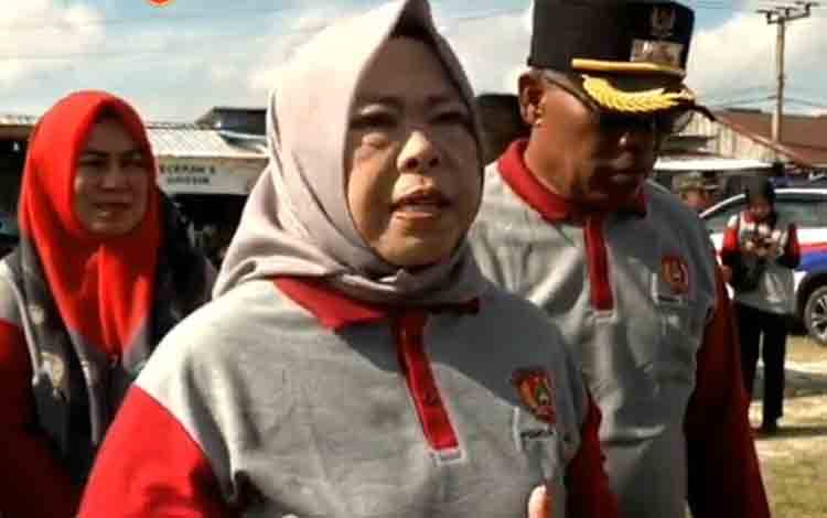 Bupati Kobar Ajak Masyarakat Kurangi Sampah Plastik