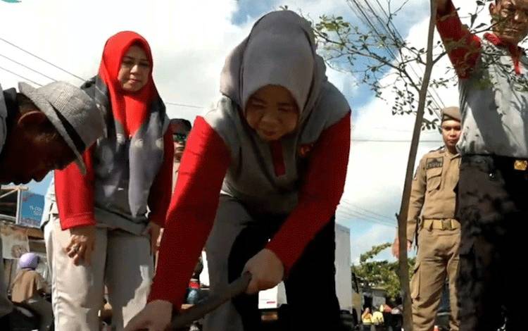 Bupati Kobar Rencanakan Penilaian Kebersihan Serupa Adipura Hingga Tingkat Kelurahan