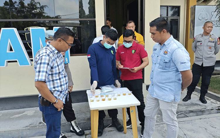 14 Personel Satresnarkoba Polresta Palangka Raya Ikuti Tes Urine