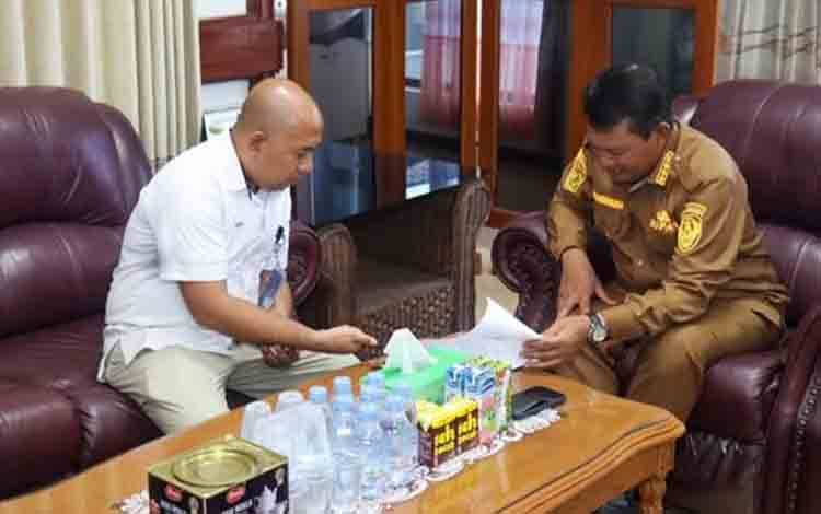 Bupati Seruyan dan Kepala Bulog Sampit Bahas Peningkatan Produktivitas Pertanian