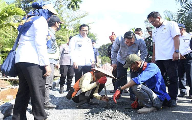Bupati: Tindak Tegas Kendaraan Overload di Jalan Patih Rumbih ke Dermaga Feri Penyeberangan