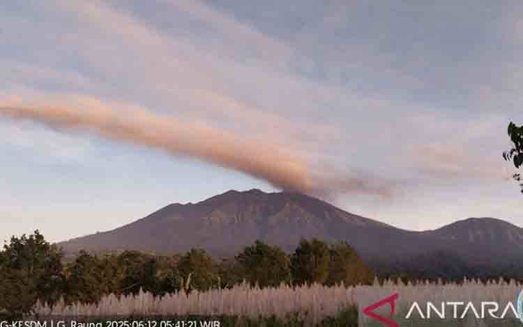 Gunung Raung Erupsi Lima Kali pada Kamis Pagi