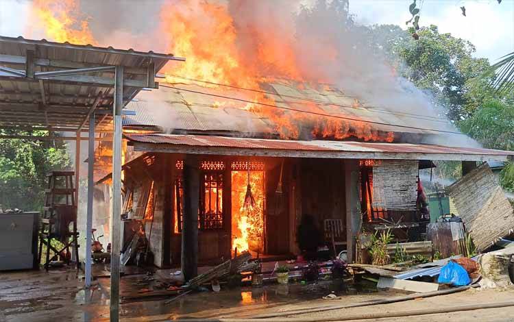 Rumah Pegawai BPBD Damkar Barito Timur Ludes Terbakar