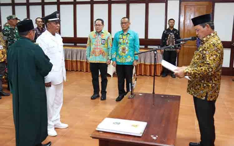 Lantik Pj Kades Pematang Limau, Ini Pesan Bupati Seruyan