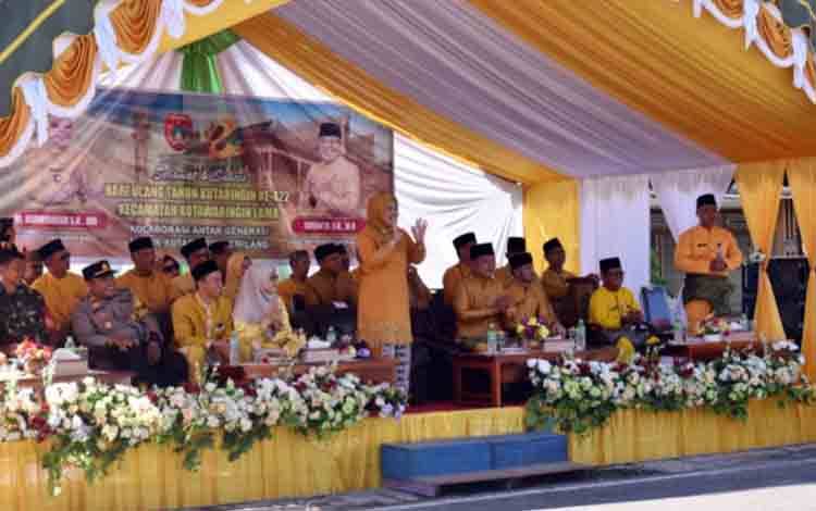 Bupati Kobar Lepas Pawai Budaya HUT ke-422 Kutaringin