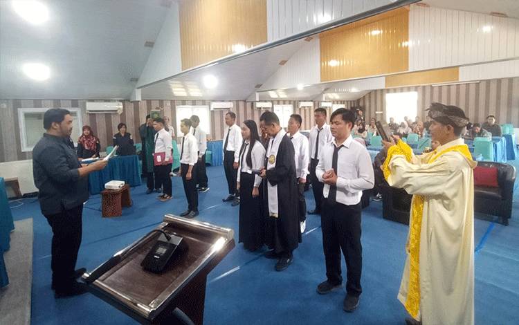 Bawaslu Barito Utara Lantik Panwascam se-Kabupaten Pasca Putusan MK