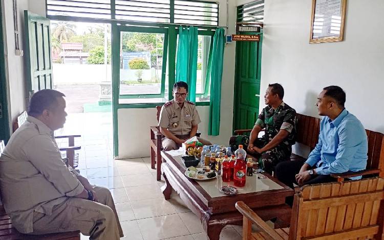 Kepala Kantor Pertanahan Kabupaten Gunung Mas Silaturahmi ke Koramil 1016-06 Kurun