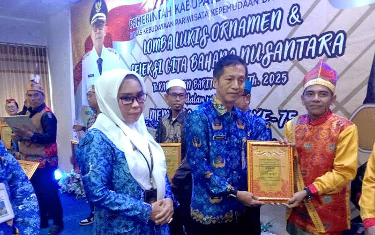 16 Pelaku Seni Lokal Dianugerahi Penghargaan Kebudayaan Dari Pemkab Barito Utara