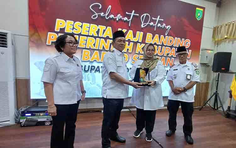 Wabup Kotim Sambut Pemkab Barsel Pelajari Alat Pemantau Transaksi Pajak Daerah