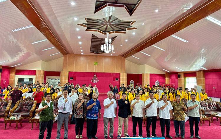 GAPKI Kalteng Serahkan Gedung Ormawa yang Telah Direhabilitasi ke UPR dan Gelar Kuliah Umum Sawit Go to Campus