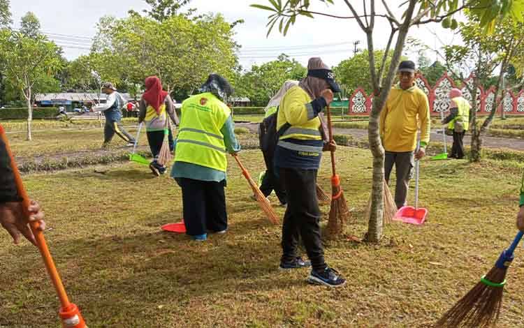 Jumat Bersih Pemkab Kobar Dorong Budaya Gotong Royong untuk Lingkungan Sehat