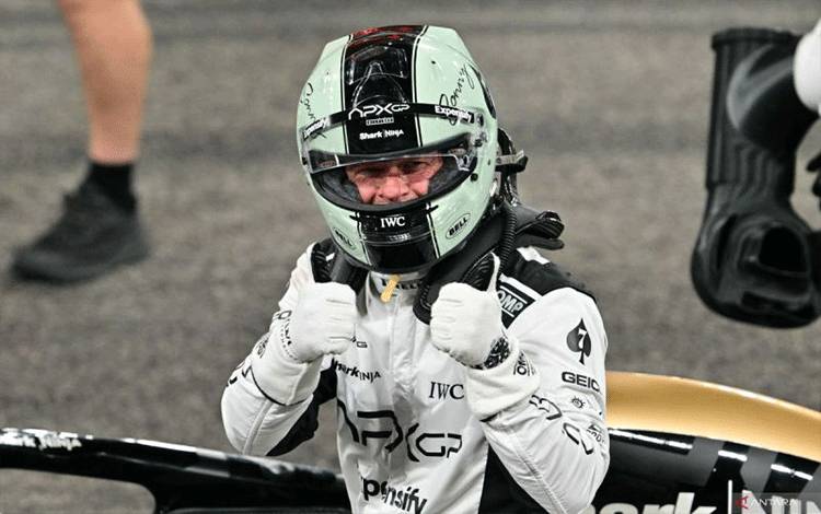 Brad Pitt Sebut Hamilton Sangat Membantu Proses Produksi F1 Movie