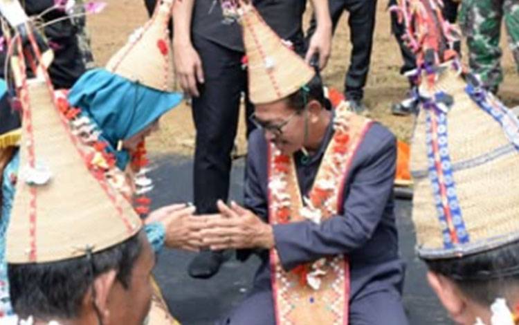 Ajak Masyarakat Perkuat Semangat Gotong Royong
