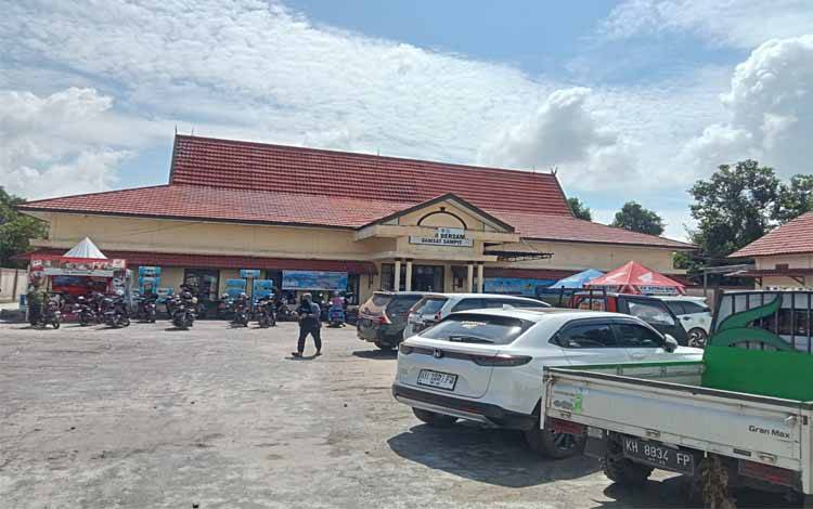 Warga Sampit Antusias Ikuti Pemutihan Pajak Kendaraan di Kantor Samsat