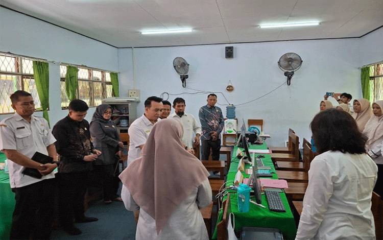 Komisi A DPRD Kobar Sidak Pelaksanaan SPMB, Soroti Aplikasi Eror dan Minta Evaluasi