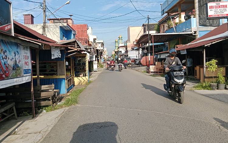Minimnya Ruang untuk Akses Pejalan Kaki di Kuala Kapuas