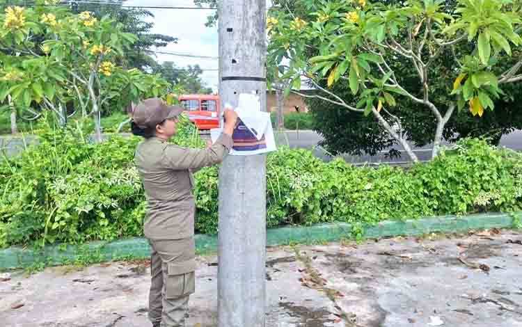 Satpol PP Kalteng Tertibkan Media Luar Ruang Tak Sesuai Ketentuan Perda