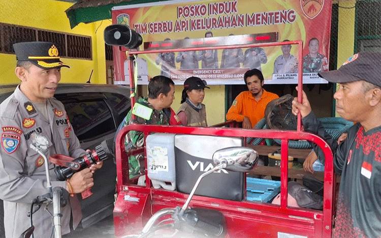 Polda Kalteng Cek Kesiapan Penanggulangan Kebakaran di Kelurahan Menteng, Sosialisasikan Larangan Bakar Hutan