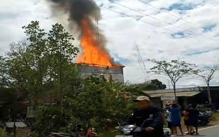 Bangunan Walet di Kapuas Murung Terbakar