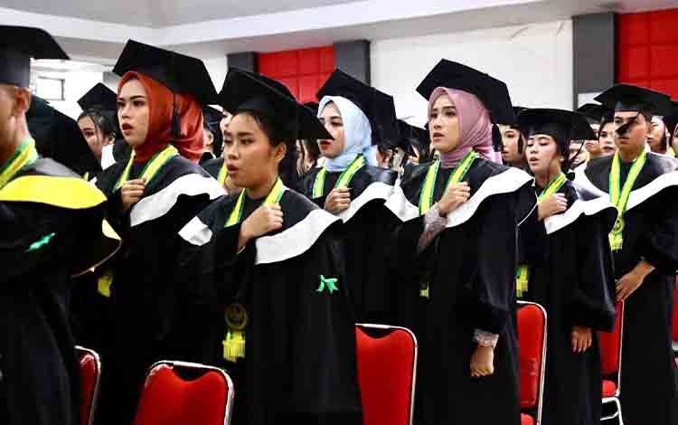 UPR Kukuhkan 1.022 Wisudawan, 65 Persen Lulusan Putra Daerah