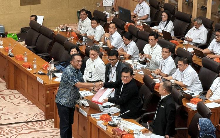 Sigit K Yunianto Dorong Pemerataan Listrik di Kalteng, Dukung Program Desa Terang Presiden Prabowo