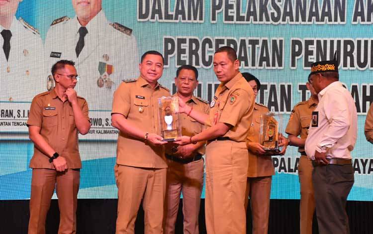 Tekan Angka Stunting Secara Signifikan, Pemkab Kapuas Terima Penghargaan sebagai Kabupaten Inspiratif