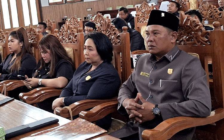 Banggar DPRD Gumas Soroti Soal Retribusi Penyewaan Alat Berat dan Pertanian