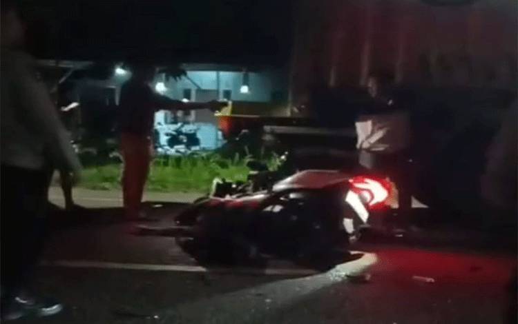 Pengendara Motor di Kapuas Tewas Usai Tabrak Truk