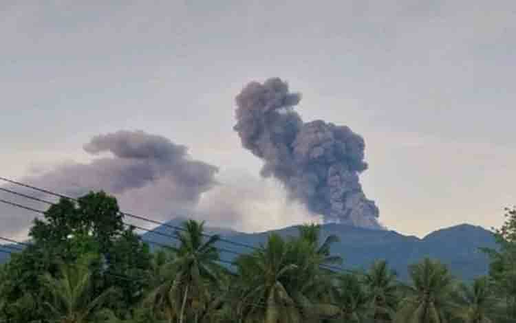 Gunung Dukono Kembali Semburkan Abu Vulkanik Setinggi 1.500 Meter