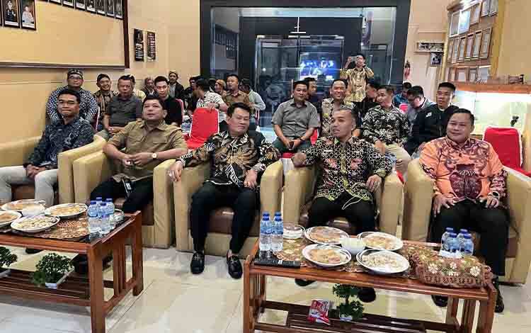 Bupati Seruyan Nobar Pertunjukan Wayang Kulit