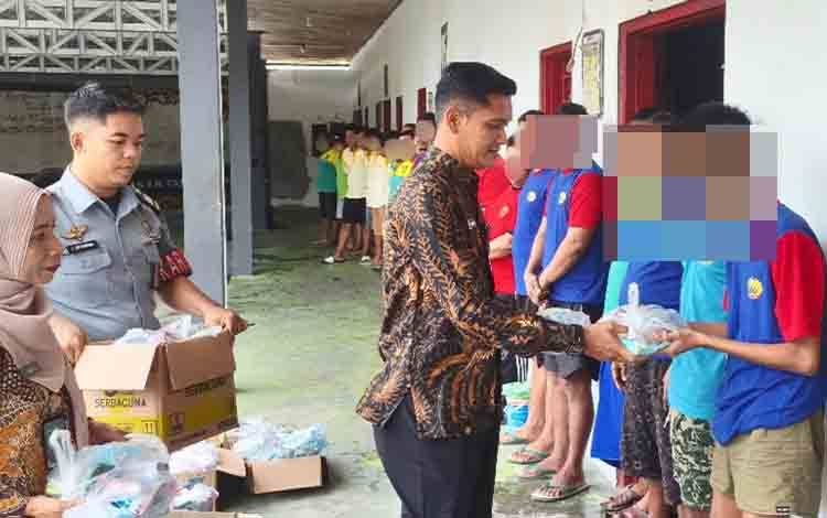 Rutan Tamiang Layang Bagikan Peralatan Mandi untuk Tingkatkan Kesehatan dan Kenyamanan WBP